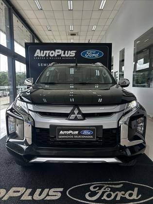 MITSUBISHI L200 TRITON 2.4 16V TURBO DIESEL SPORT HPE-S CD 4P 4X4 AUTOMÁTICO